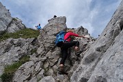 35 In azione combinata mani e piedi